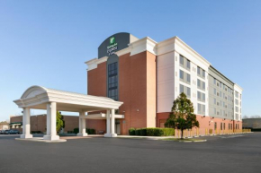 Гостиница Holiday Inn Express Hotel & Suites Norfolk Airport, an IHG Hotel  Норфолк